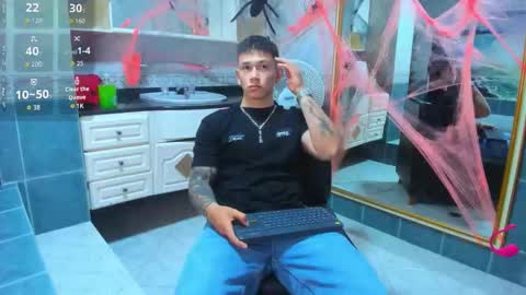 Snapshot of thomas_moon_ chatting on October 17, 2025, 11:02 am Thomas online show from October 17, 2025, 11:02 am