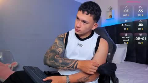 Snapshot of thomas_moon_ chatting on November 4, 2025, 11:31 am Thomas online show from November 4, 2025, 11:31 am