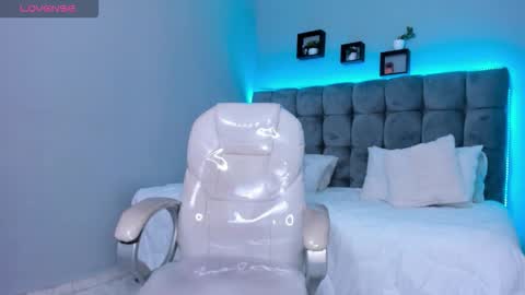 Snapshot of thomas_moon_ chatting on February 2, 2026, 11:53 am Thomas online show from February 2, 2026, 11:53 am