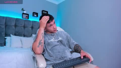 Snapshot of thomas_moon_ chatting on February 3, 2026, 12:10 pm Thomas online show from February 3, 2026, 12:10 pm