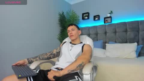 Snapshot of thomas_moon_ chatting on March 3, 2026, 2:01 pm Thomas online show from March 3, 2026, 2:01 pm