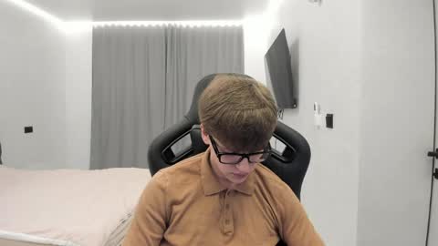 Tomas online show from April 30, 2026, 8:57 pm
