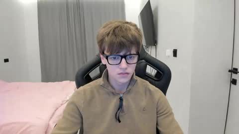 Tomas online show from May 10, 2026, 1:44 am