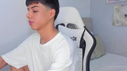 Snapshot of thomas_wild chatting on February 5, 2026, 6:29 am Thomas online show from February 5, 2026, 6:29 am