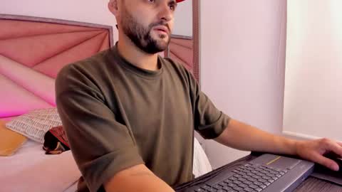 thomasdavila online show from October 22, 2025, 2:12 am