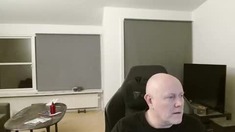 thomash32 online show from October 30, 2025, 7:36 pm