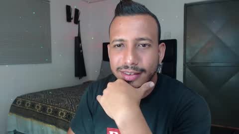 Snapshot of thommerxxx chatting on September 20, 2025, 11:17 pm Thom online show from September 20, 2025, 11:17 pm