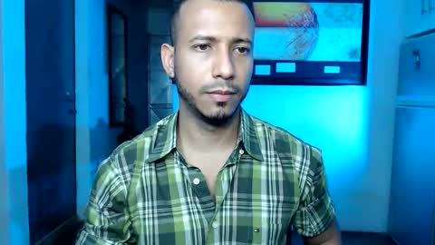 Snapshot of thommerxxx chatting on December 4, 2025, 4:22 am Thom online show from December 4, 2025, 4:22 am