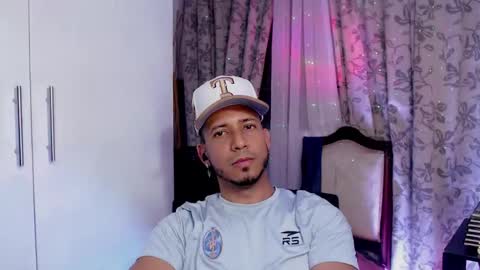 Snapshot of thommerxxx chatting on March 3, 2026, 5:02 am Thom online show from March 3, 2026, 5:02 am