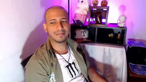 Snapshot of thommerxxx chatting on June 17, 2026, 10:21 pm Thom online show from June 17, 2026, 10:21 pm