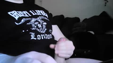 Snapshot of throwmesomenumbers chatting on February 7, 2025, 5:07 pm Throwmesomenumbers online show from February 7, 2025, 5:07 pm