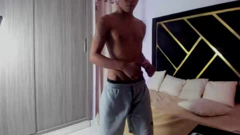Snapshot of tiago_noir chatting on July 29, 2026, 3:48 am Tiago online show from July 29, 2026, 3:48 am