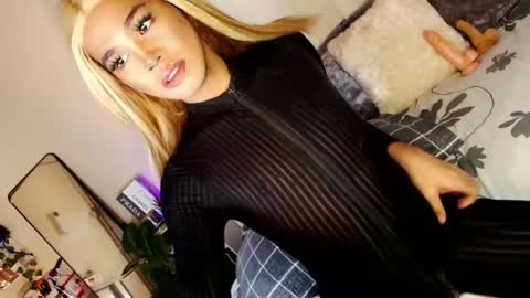 Snapshot of tiara_perezx chatting on February 5, 2025, 6:46 am Sam online show from February 5, 2025, 6:46 am