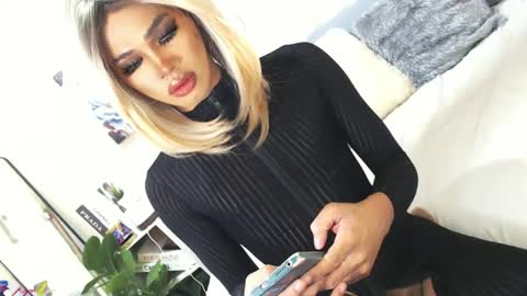 Snapshot of tiara_perezx chatting on February 26, 2025, 2:37 am Sam online show from February 26, 2025, 2:37 am