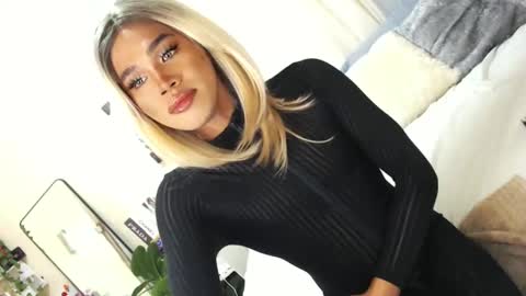 Snapshot of tiara_perezx chatting on February 27, 2025, 2:32 am Sam online show from February 27, 2025, 2:32 am