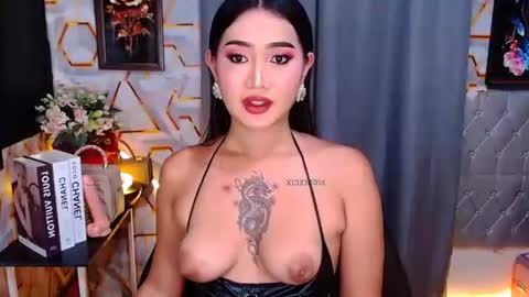 tiarrafoxs online show from May 25, 2026, 12:00 pm