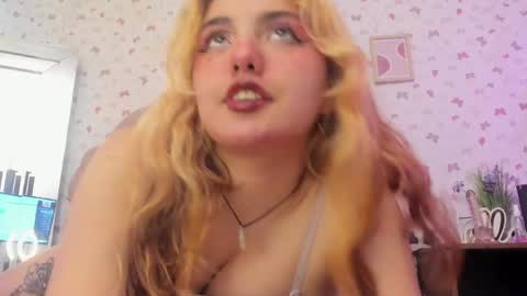 Snapshot of tifany_00 chatting on May 14, 2026, 7:20 pm tifany_00 online show from May 14, 2026, 7:20 pm