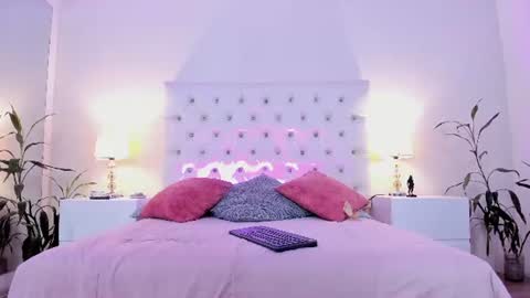 Tifanny  online show from July 17, 2026, 7:52 pm