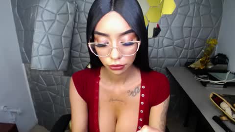tiffany_1m online show from March 5, 2025, 3:51 pm