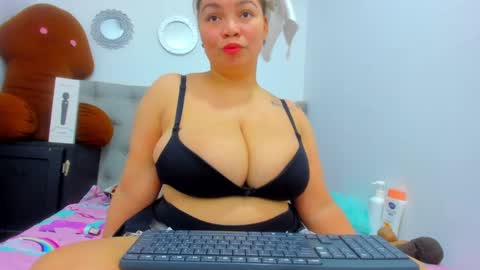 tiffany  online show from February 8, 2025, 12:06 pm