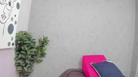 tiffany_mendez online show from February 18, 2026, 12:01 pm