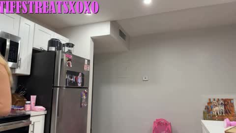 Tiffstreatsxoxo online show from March 4, 2026, 4:57 pm