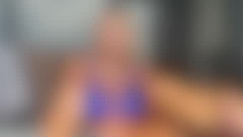 Tiffstreatsxoxo online show from July 7, 2026, 8:02 pm