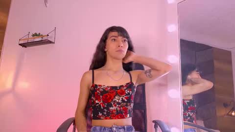 Tiffany  online show from September 28, 2025, 11:48 am