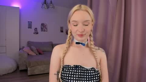 Tiffany online show from April 19, 2026, 3:28 am