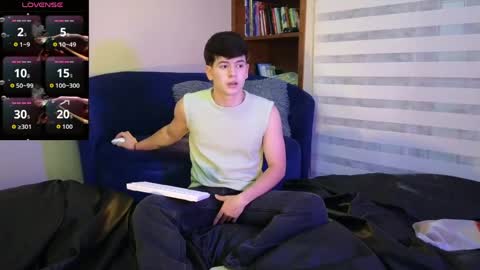 Snapshot of tightncuteass chatting on May 18, 2026, 11:32 pm Camilo online show from May 18, 2026, 11:32 pm