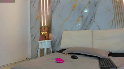 T I F F A N Y online show from March 20, 2026, 8:03 pm