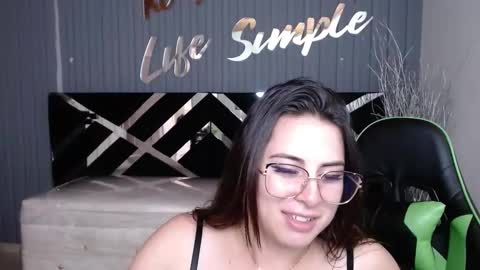 Snapshot of tiina_a chatting on December 4, 2024, 2:04 pm Tiina online show from December 4, 2024, 2:04 pm