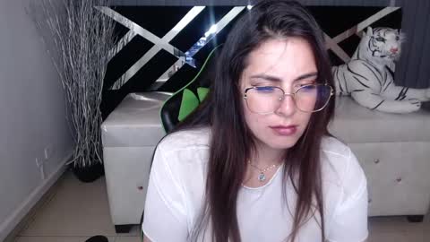 Snapshot of tiina_a chatting on December 28, 2024, 1:49 pm Tiina online show from December 28, 2024, 1:49 pm