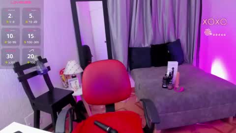 tiinajonus_ online show from June 25, 2026, 4:01 am