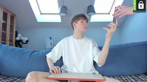 Snapshot of tim_milll chatting on January 20, 2025, 7:47 am Tim online show from January 20, 2025, 7:47 am