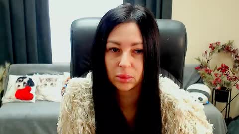 Snapshot of timeparadice chatting on April 13, 2026, 7:47 am Luisa online show from April 13, 2026, 7:47 am