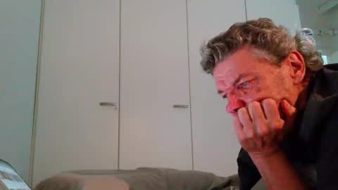 Snapshot of timo2023fi chatting on October 1, 2025, 2:23 pm timo2023fi online show from October 1, 2025, 2:23 pm