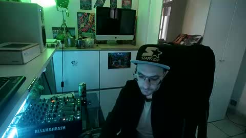 m0rty Kitty online show from January 4, 2025, 1:53 pm