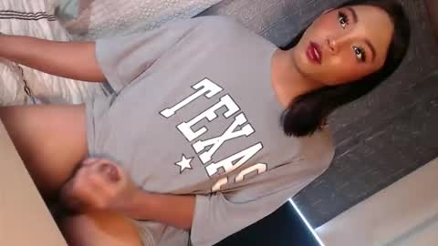 Snapshot of tina_allure chatting on September 27, 2025, 11:43 pm Tina online show from September 27, 2025, 11:43 pm