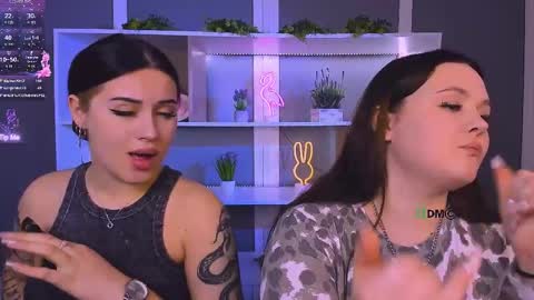 tina_golden1 online show from April 7, 2026, 12:55 am