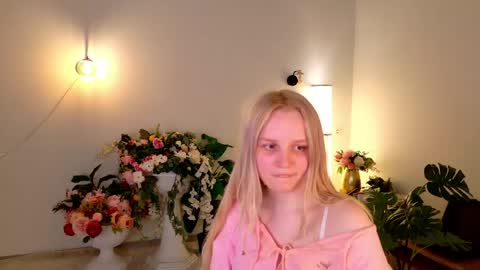 tinasiner online show from April 19, 2026, 6:10 pm