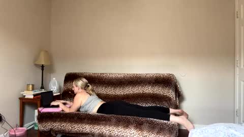 tinatinatina1738 online show from October 3, 2025, 6:38 pm