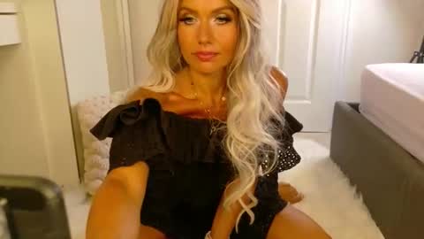 tinkerbell822 online show from May 29, 2026, 7:28 am