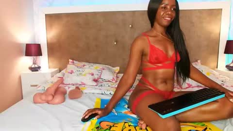 Snapshot of tinnataylor chatting on November 19, 2025, 8:53 pm Tina online show from November 19, 2025, 8:53 pm