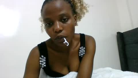 Snapshot of tiny_charm chatting on July 15, 2026, 9:53 pm tiny_charm online show from July 15, 2026, 9:53 pm