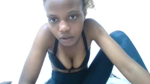 Snapshot of tiny_charm chatting on July 24, 2026, 9:13 pm tiny_charm online show from July 24, 2026, 9:13 pm