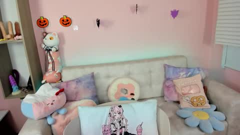 tiny_cora online show from October 5, 2025, 4:27 pm