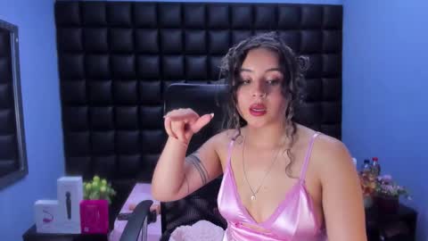 Snapshot of tiny_love_ chatting on February 17, 2026, 2:52 am tiny online show from February 17, 2026, 2:52 am