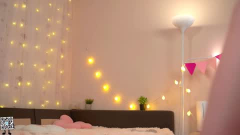 Snapshot of tiny_miracle chatting on December 2, 2024, 5:04 pm Lyssa online show from December 2, 2024, 5:04 pm