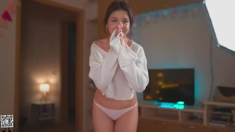 Snapshot of tiny_miracle chatting on February 8, 2025, 7:16 pm Lyssa online show from February 8, 2025, 7:16 pm